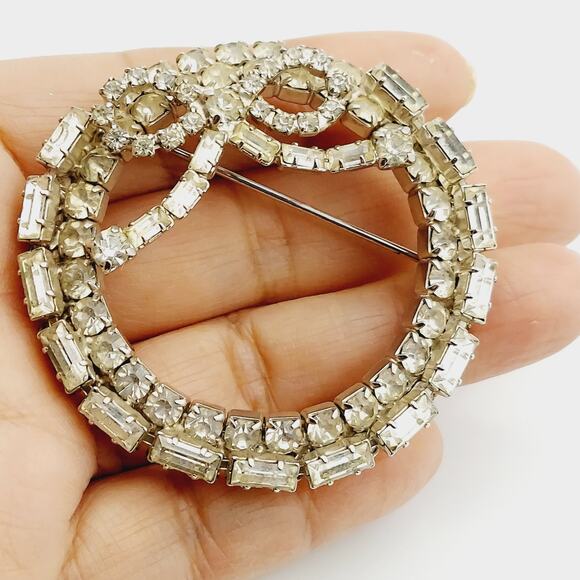 Vintage Clear Rhinestone Brooch 2" Circle Wreath Pin w/ Bow Silver Tone Estate - Picture 2 of 8